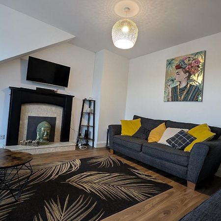 Lovely 2 Bedroom Apartment In Central Location Greenock Kültér fotó