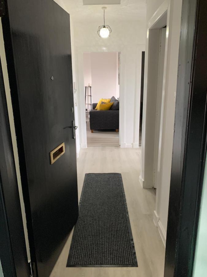 Lovely 2 Bedroom Apartment In Central Location Greenock Kültér fotó